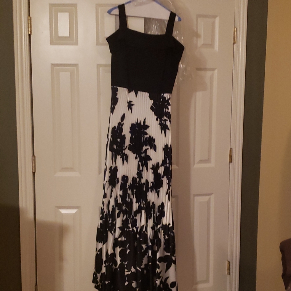 Frank Lyman Evening gown, black and white